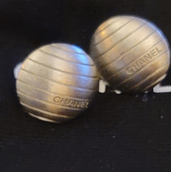 Chanel Silvertone Circle Stud Earrings / Great Condition/Pierced - Picture 1 of 4